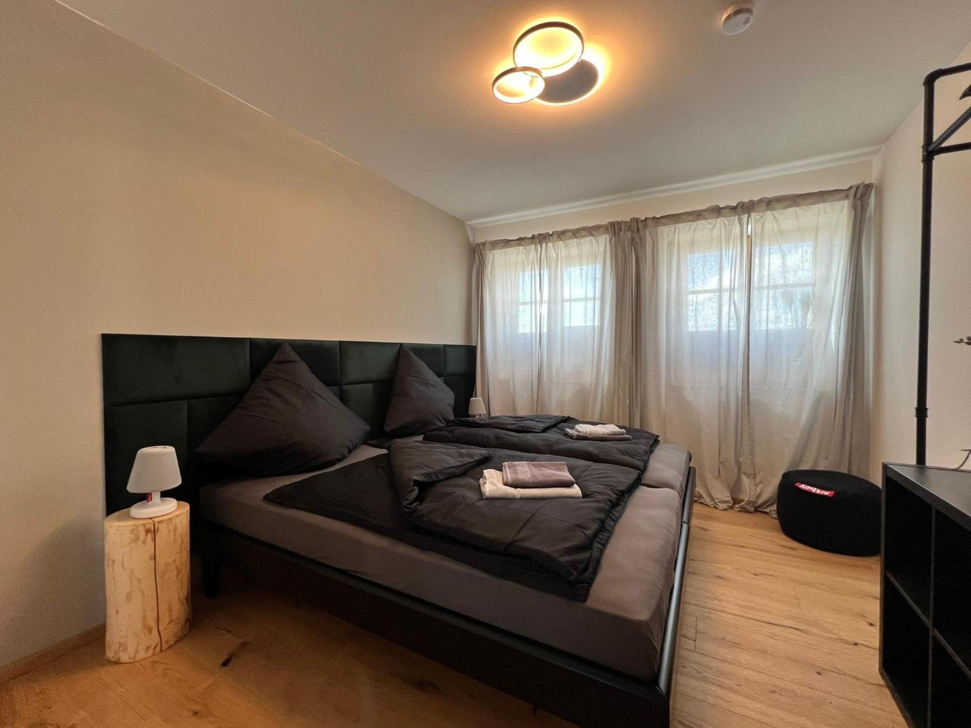 Stay Nice Apartments Dorfen Naehe Muenchen Jacuzzi Grillkota 75 Zoll Tv Zewnętrze zdjęcie